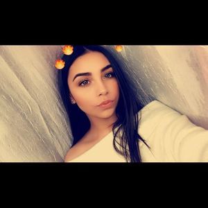 Meet your Posher, Daniela